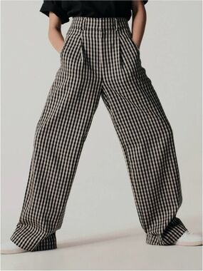 Everlane THE DRAPER PLEATED PANT IN
BUTTERSMOOTH